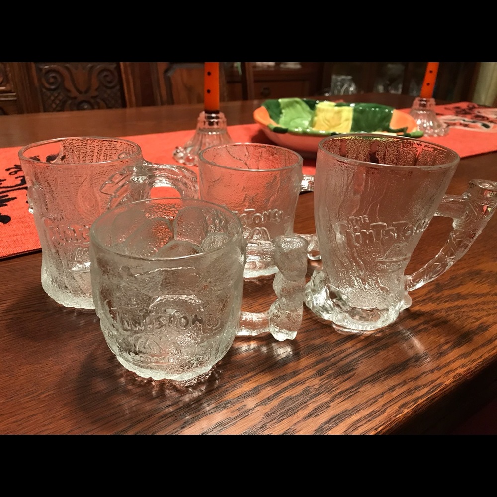 Flintstone’s frosted glass mug collector